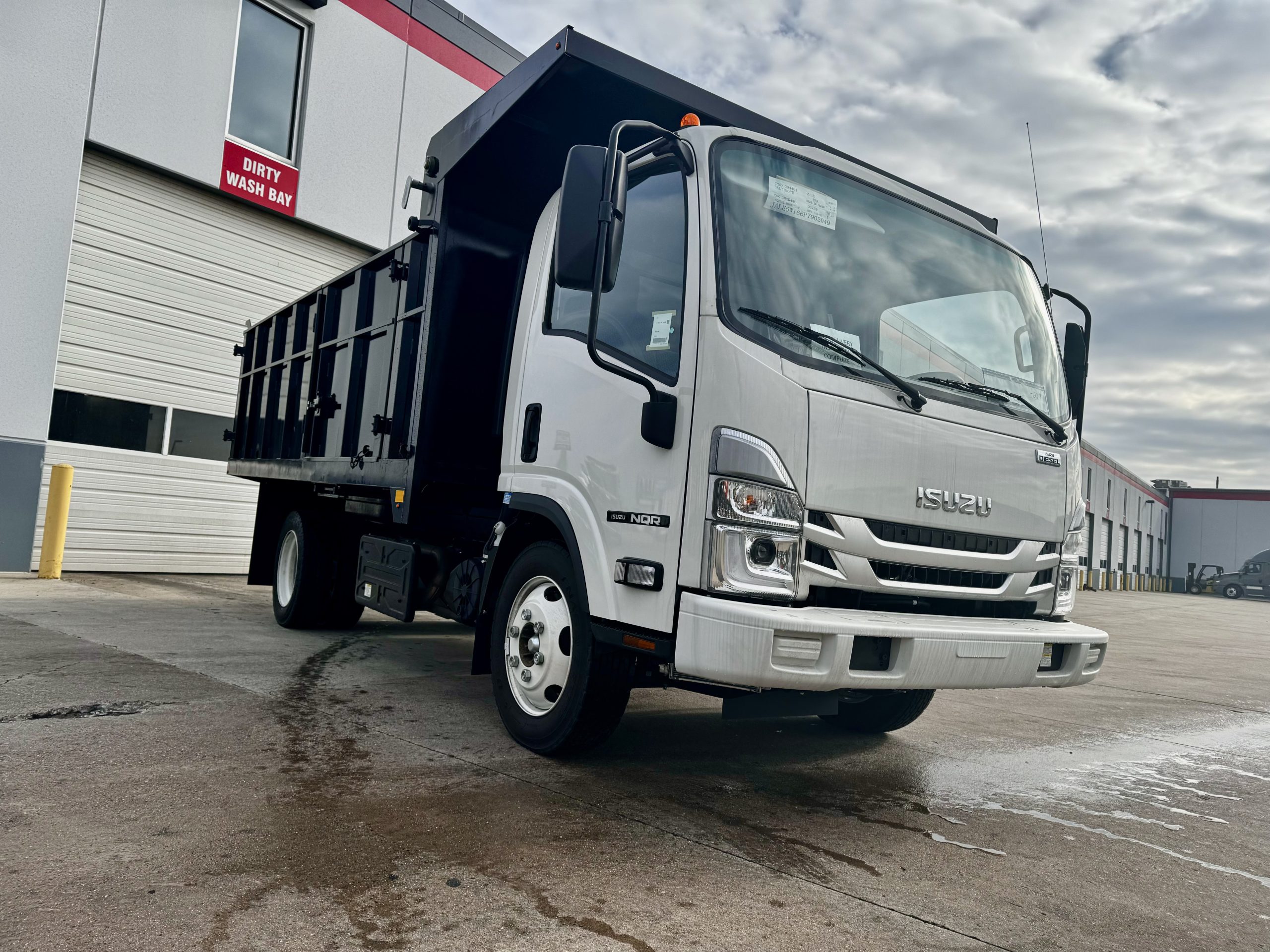 2023 ISUZU NQR - image 1 of 6