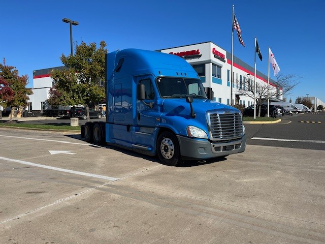 2020 Freightliner CASCADIA CA125S - image 1 of 6