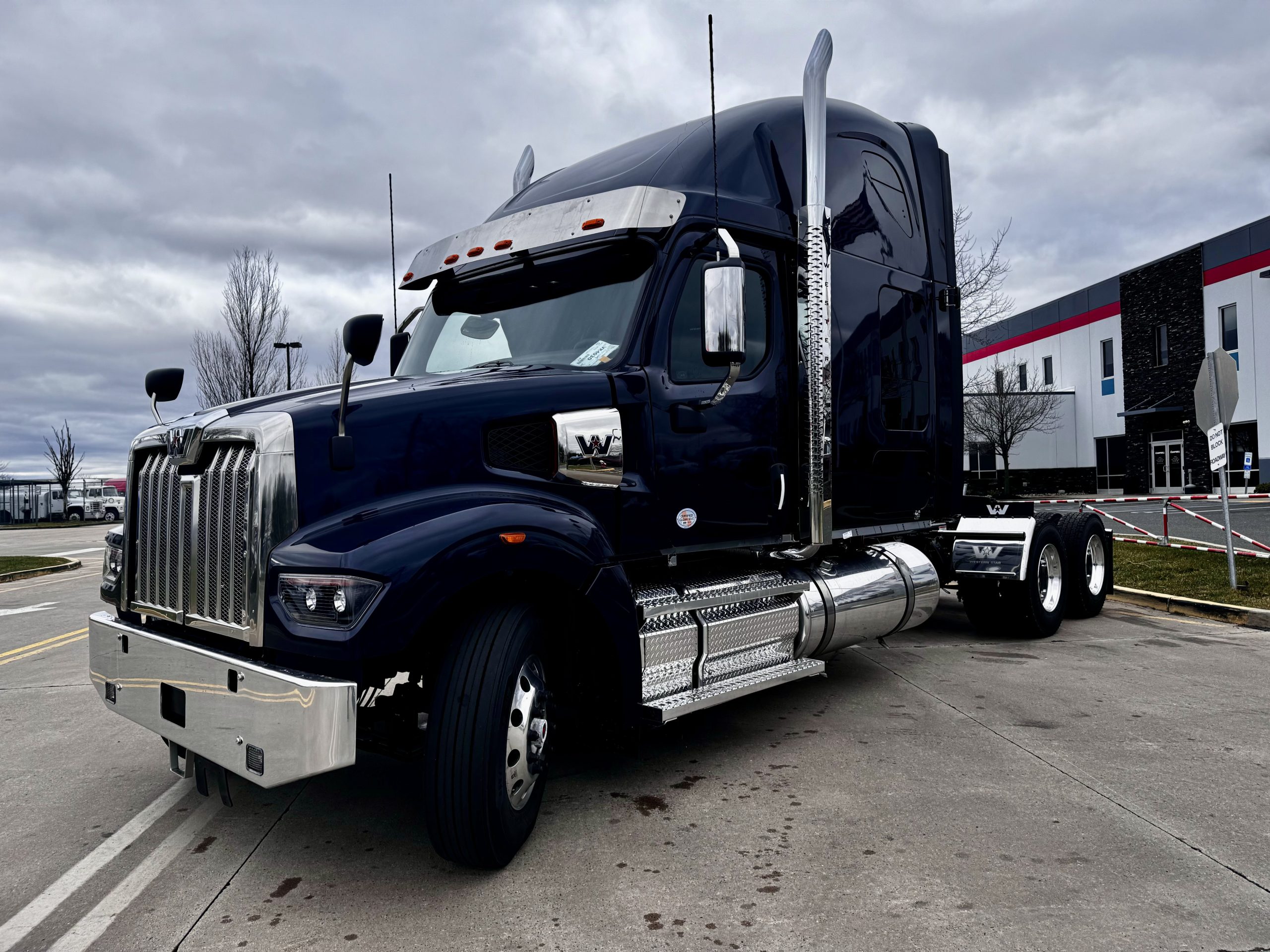 2024 Western Star Trucks 49X - image 1 of 6