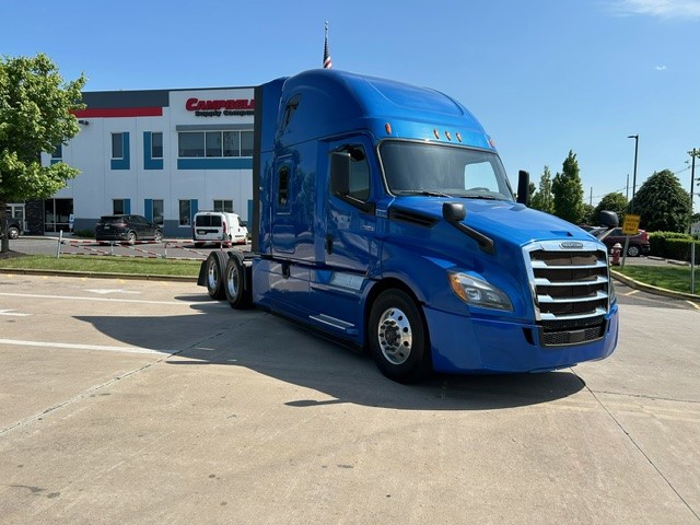 2019 FREIGHTLINER CASCADIA PT126S - image 1 of 6