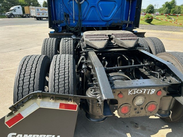 2019 FREIGHTLINER CASCADIA PT126S - image 4 of 6