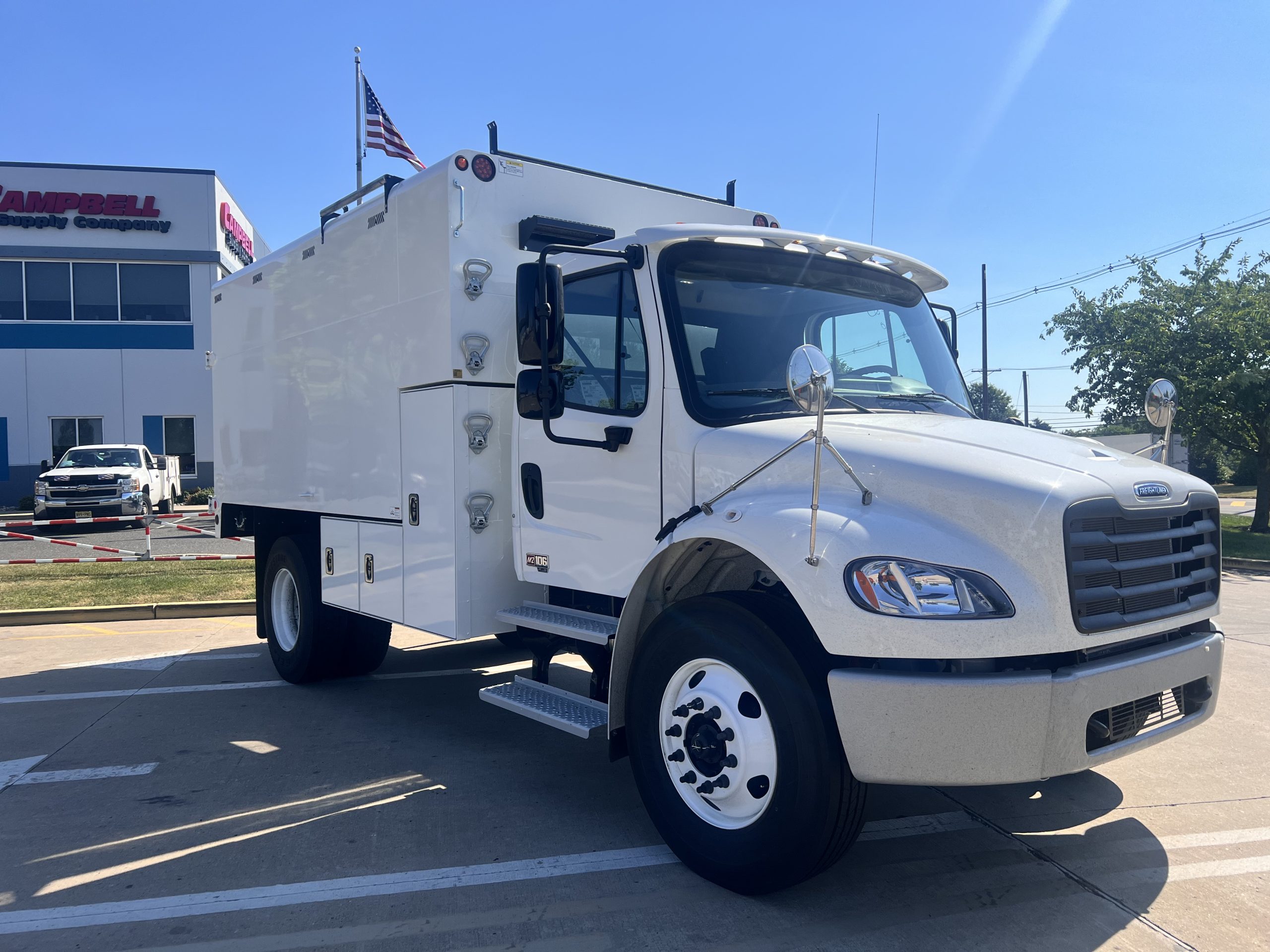 2025 FREIGHTLINER M2106 - image 4 of 6