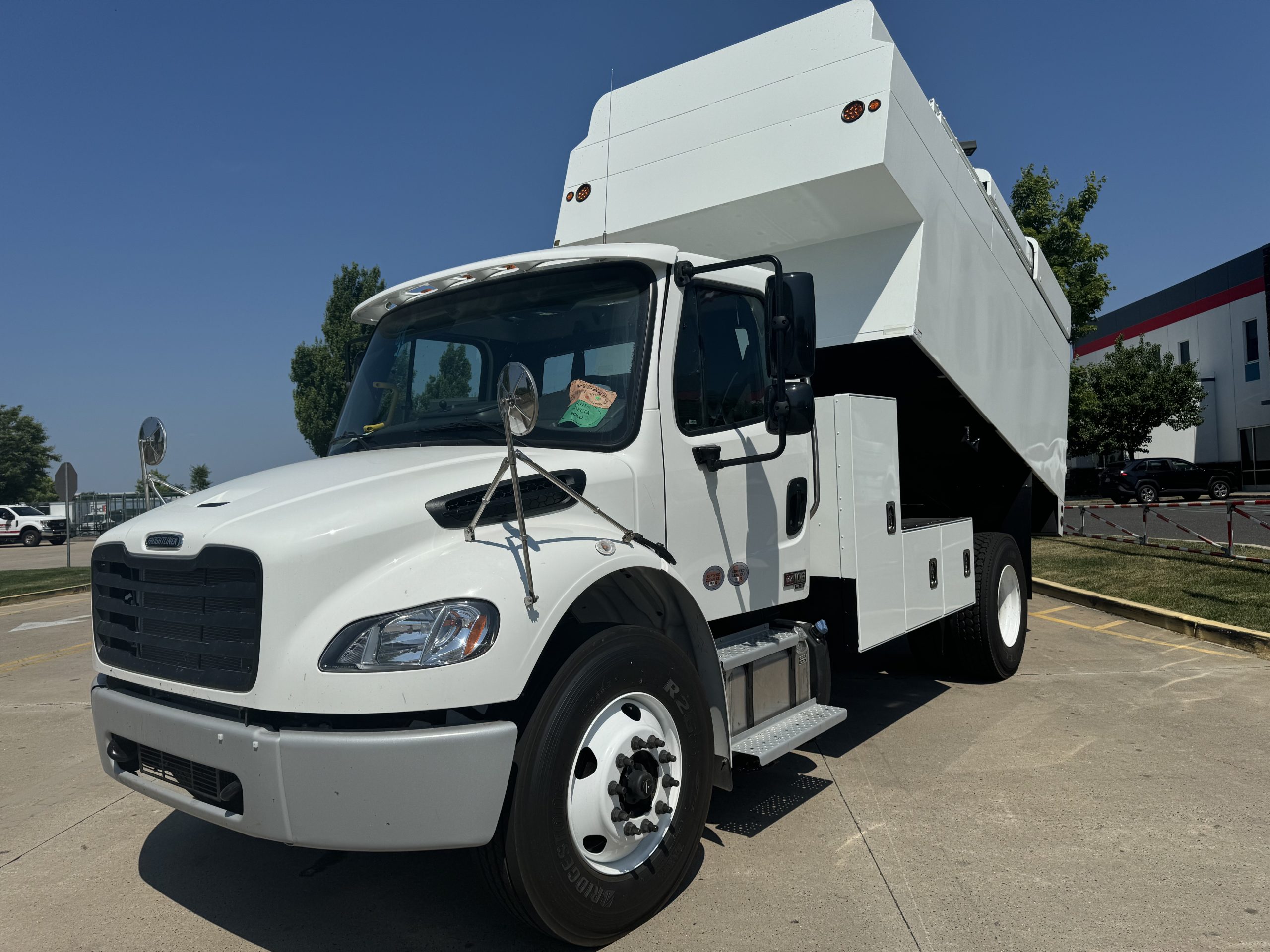 2025 Freightliner M2106 - image 2 of 6