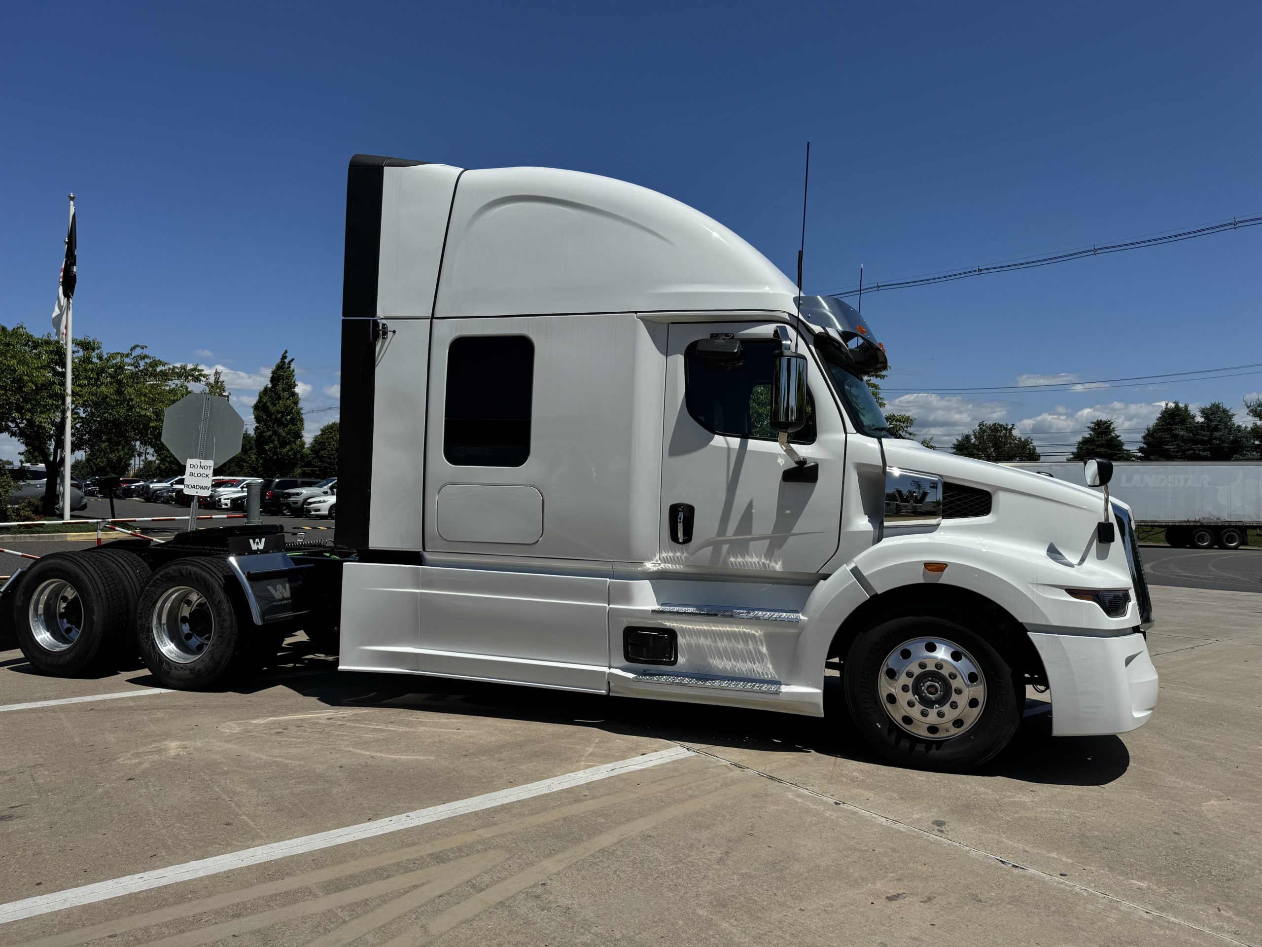 2025 Western Star Trucks 57X - image 3 of 6