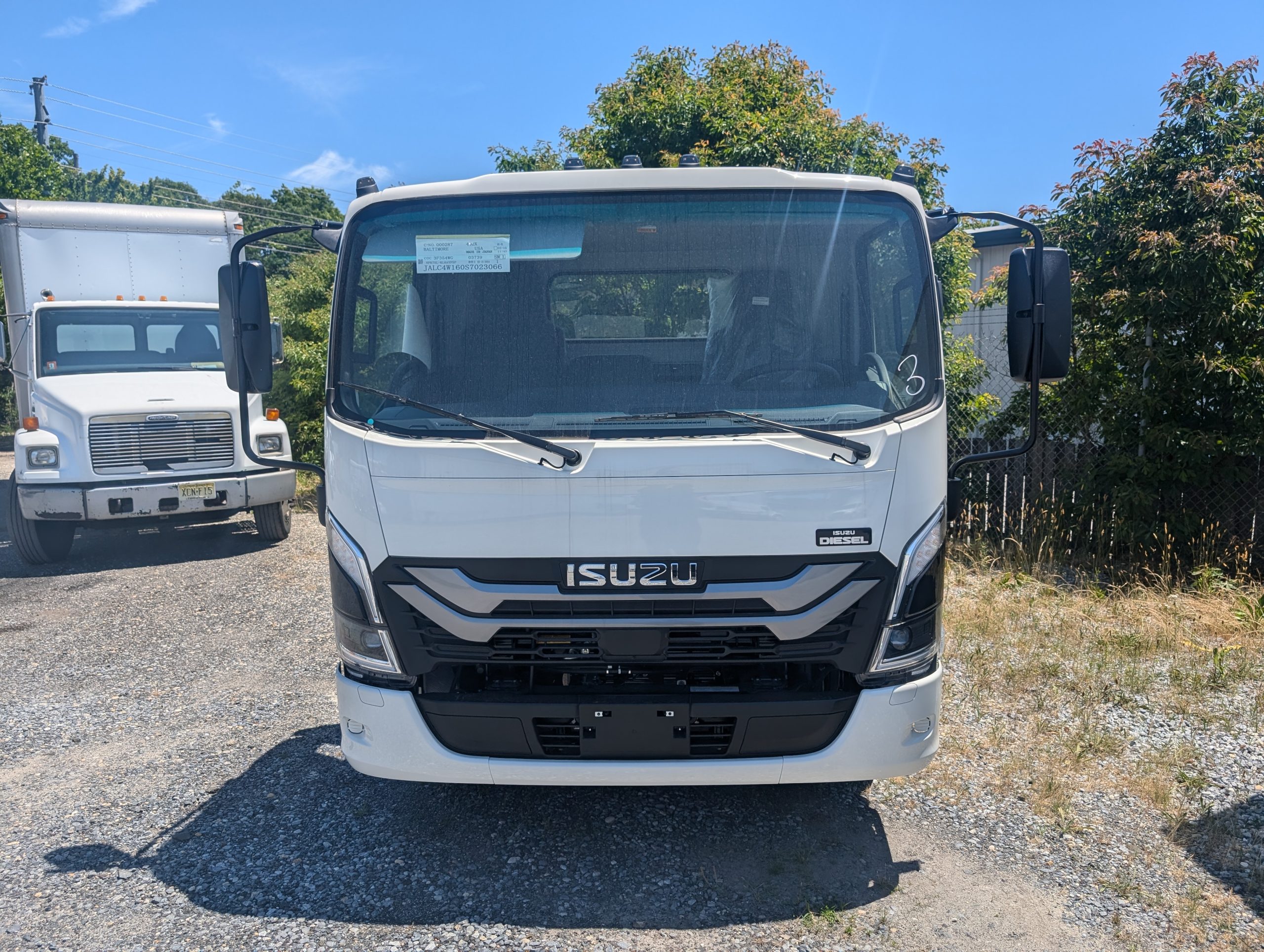 2025 ISUZU NPR - image 2 of 6