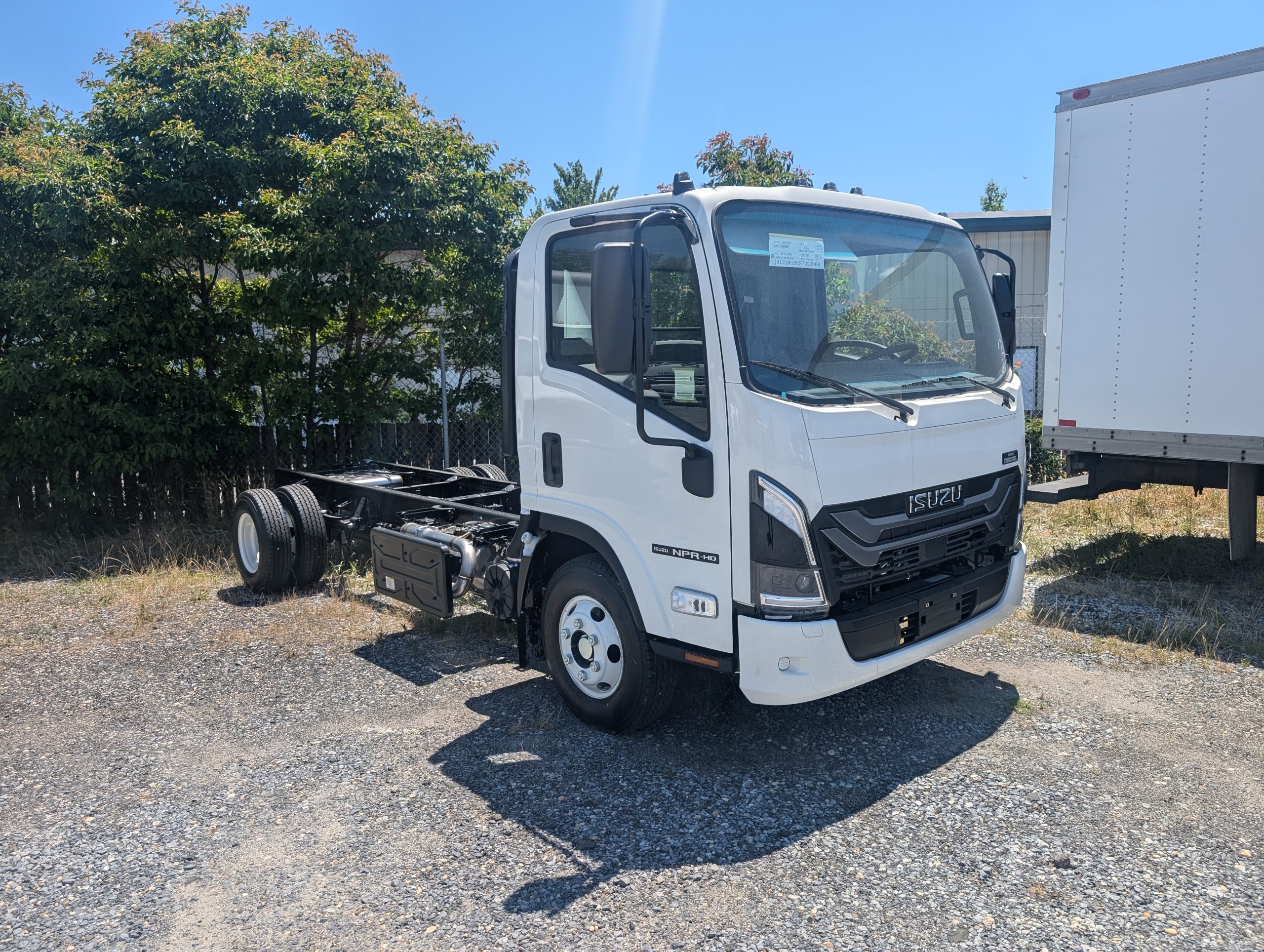 2025 ISUZU NPR - image 3 of 6