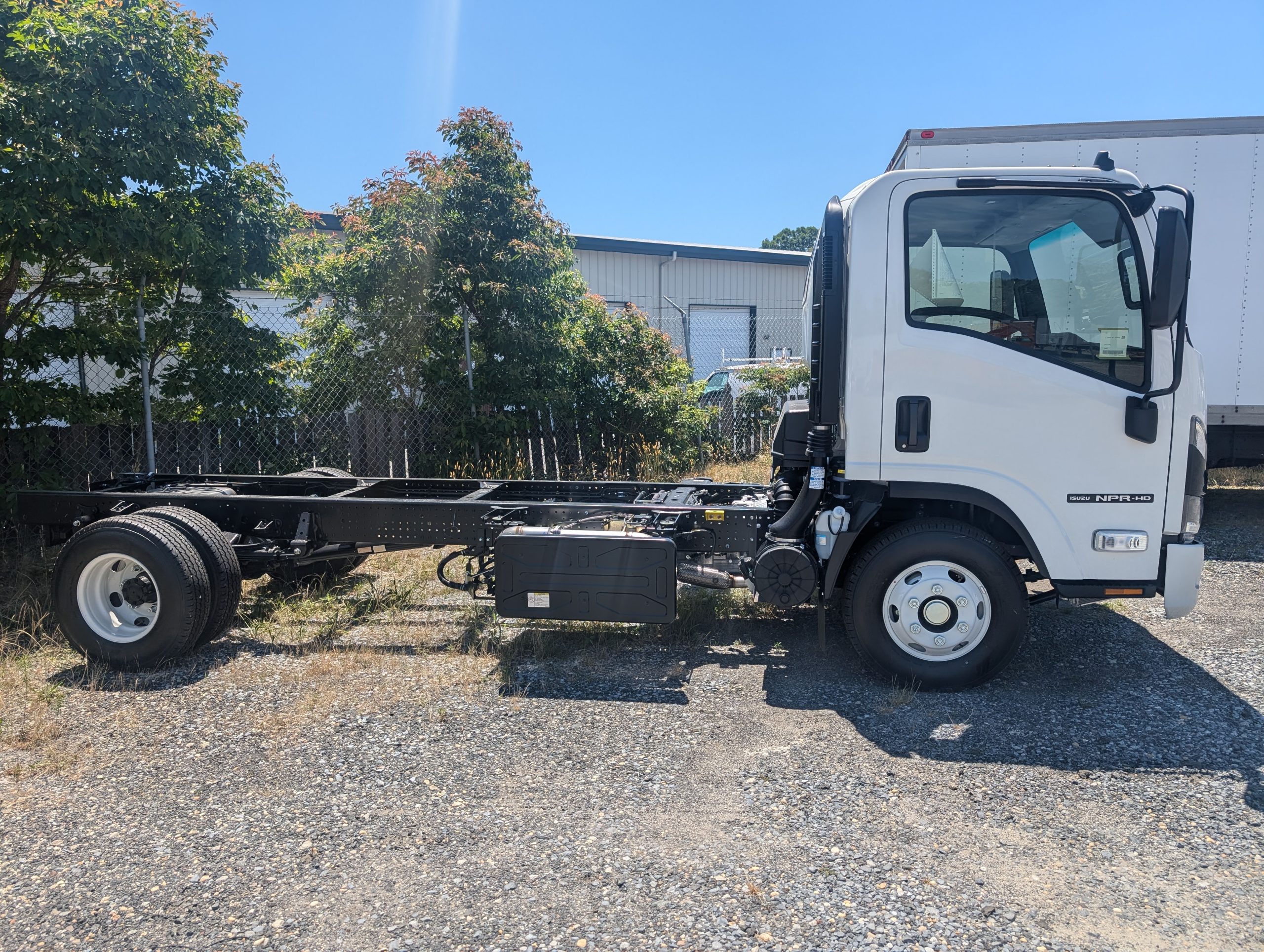 2025 ISUZU NPR - image 4 of 6