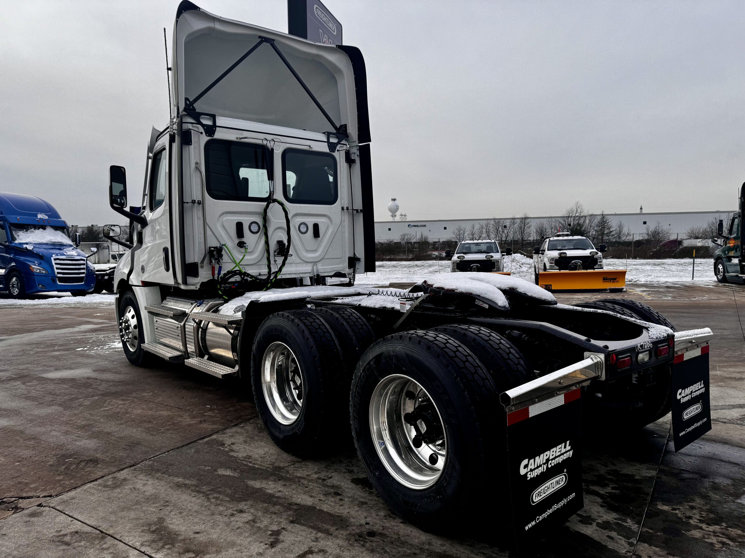 2024 FREIGHTLINER CASCADIA PT126D - image 3 of 6