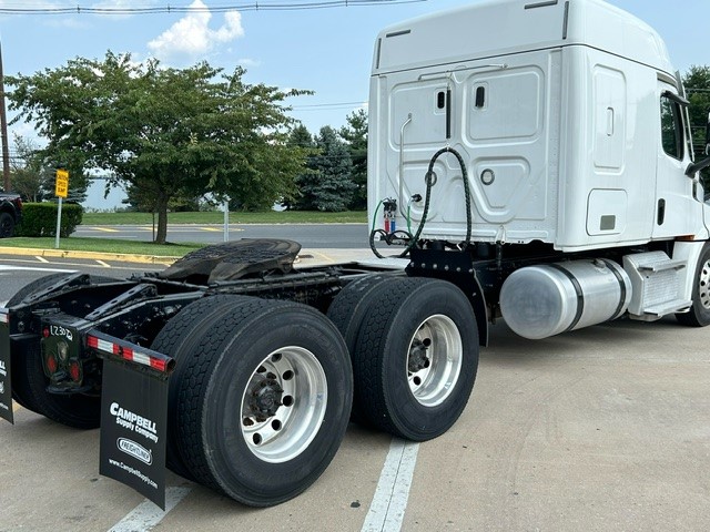 2020 Freightliner CASCADIA 126 - image 6 of 6