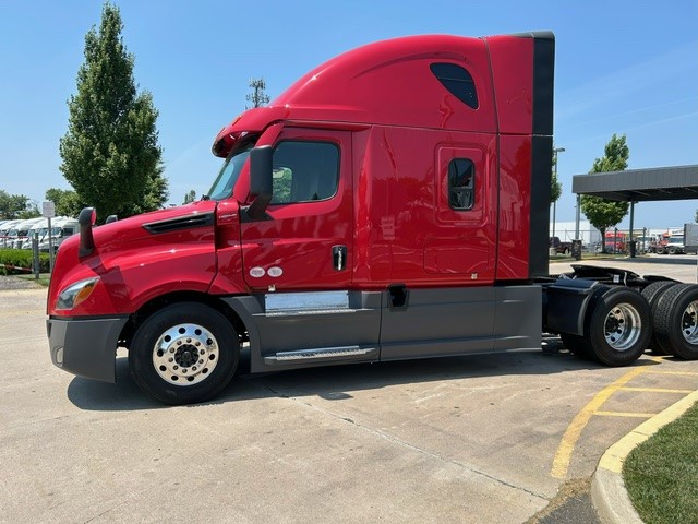 2025 FREIGHTLINER CA126SLP - image 5 of 6