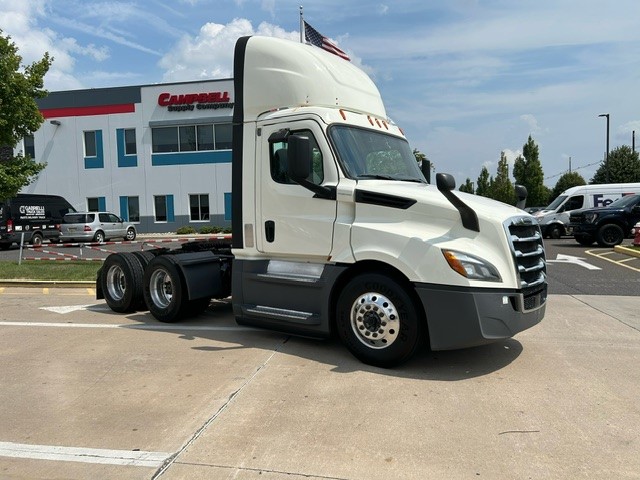 2019 FREIGHTLINER CASCADIA PT126D - image 4 of 6