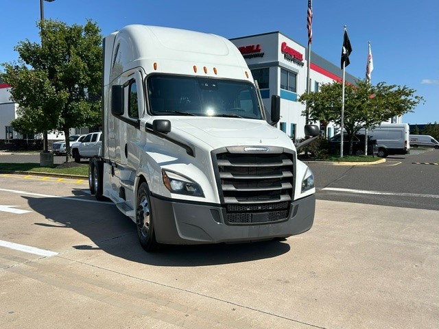 2020 FREIGHTLINER CASCADIA PT126S - image 1 of 6