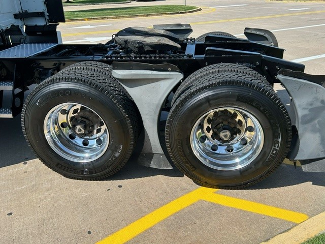 2020 FREIGHTLINER CASCADIA PT126S - image 5 of 6