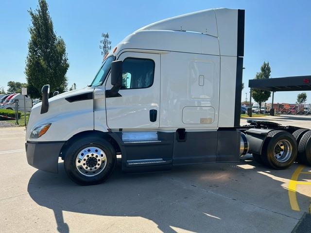 2020 FREIGHTLINER CASCADIA PE116S - image 4 of 6