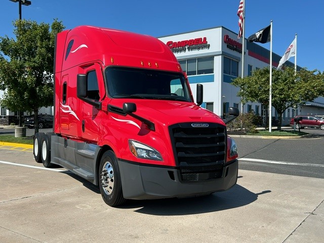 2022 Freightliner CASCADIA 126 - image 1 of 6