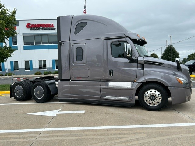 2023 FREIGHTLINER CASCADIA PT126S - image 2 of 6