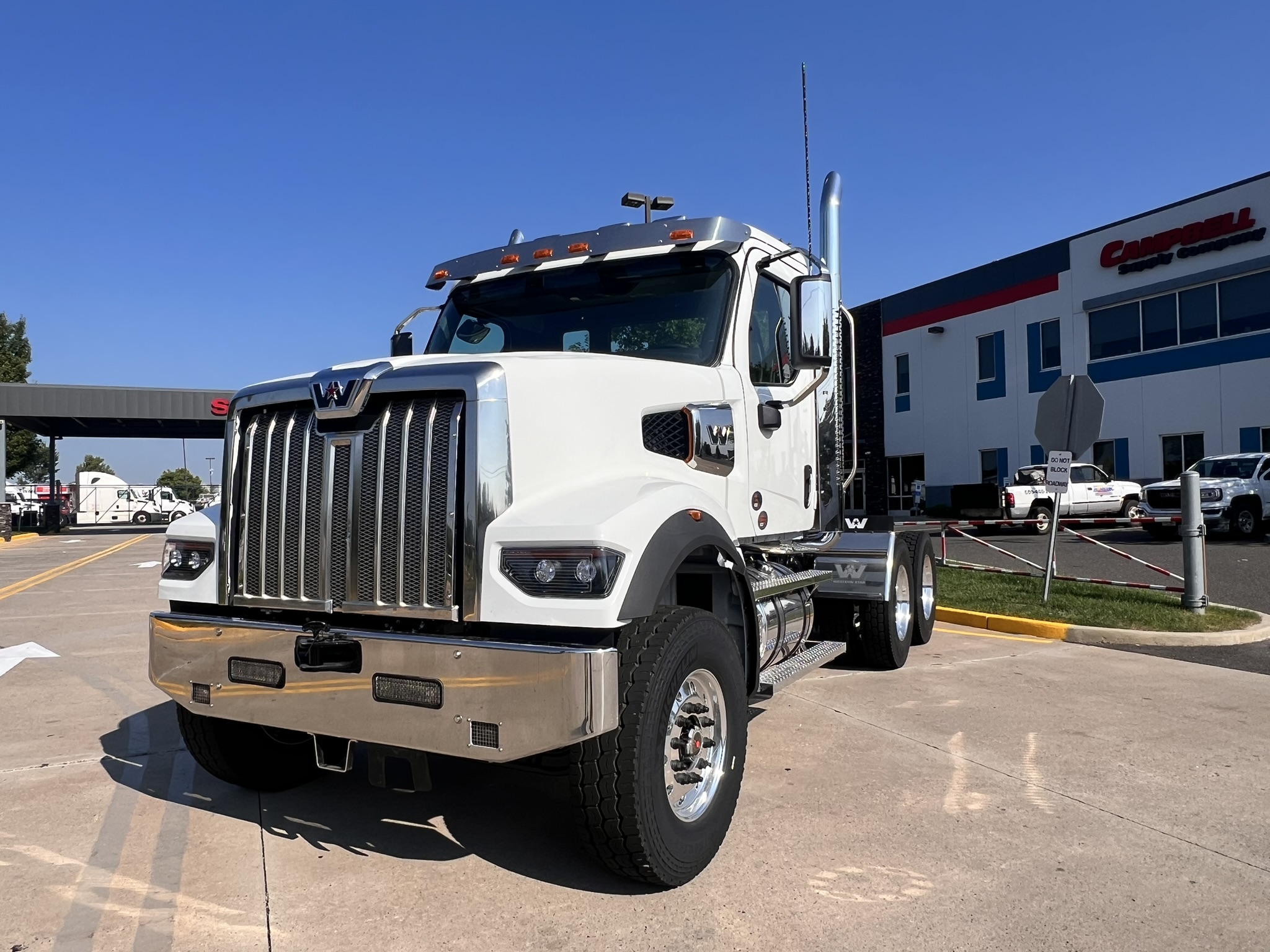 2025 Western Star Trucks 49X - image 3 of 6