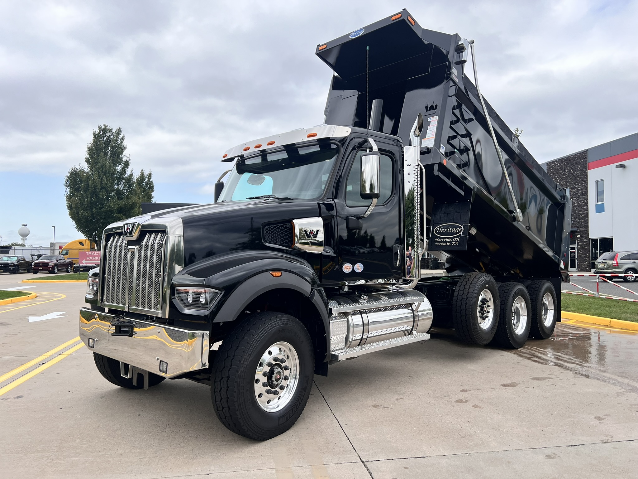 2025 Western Star Trucks 49X - image 2 of 6