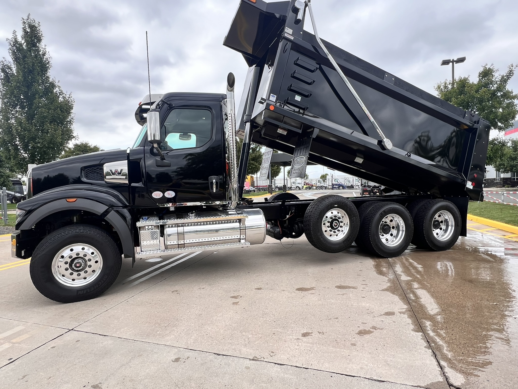 2025 Western Star Trucks 49X - image 3 of 6