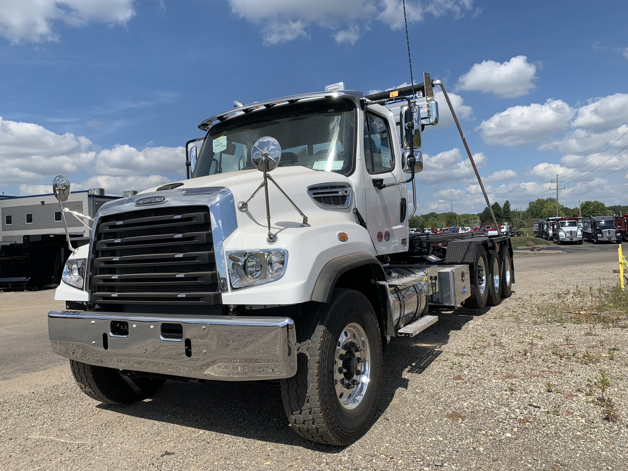 2025 FREIGHTLINER 114SD - image 1 of 1