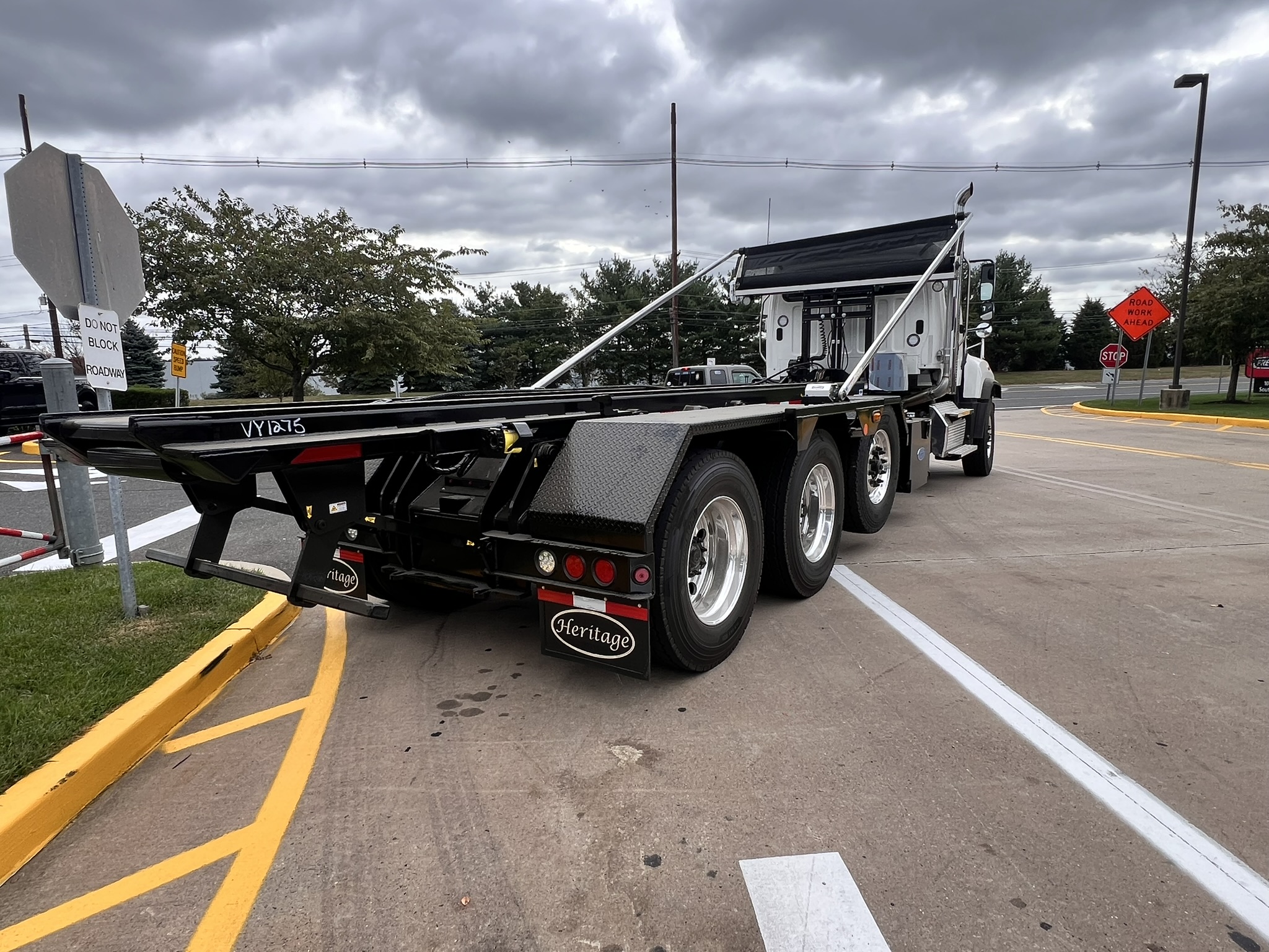 2025 FREIGHTLINER 114SD - image 3 of 6