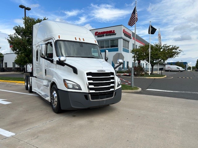 2020 Freightliner Cascadia 116 - image 1 of 6