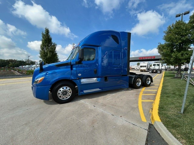 2020 FREIGHTLINER CASCADIA PT126S - image 5 of 6