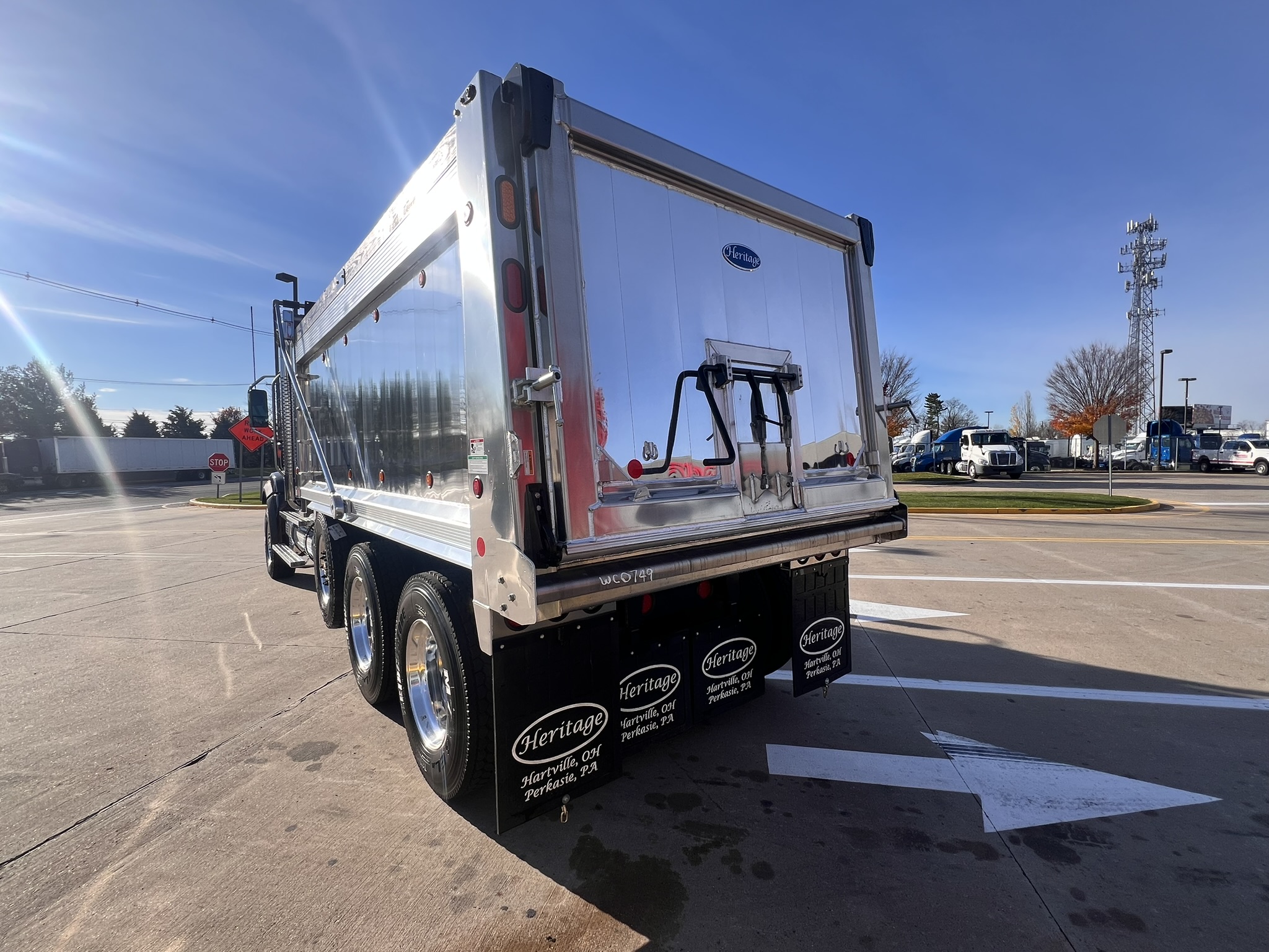 2025 Western Star Trucks 49X - image 4 of 6