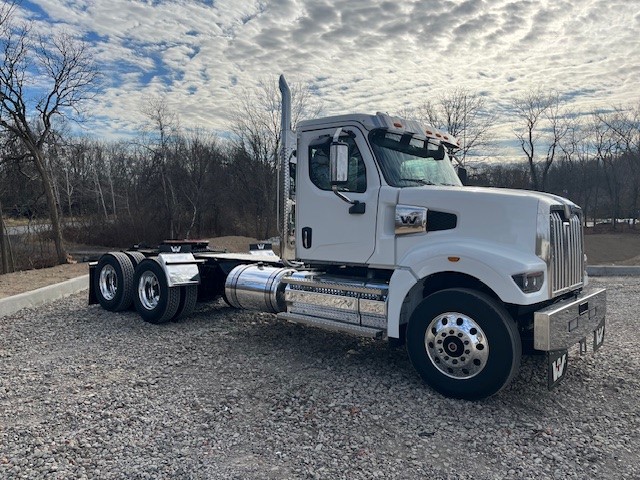 2025 Western Star Trucks 49X - image 2 of 6