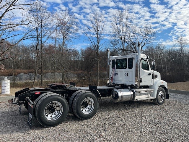 2025 Western Star Trucks 49X - image 5 of 6