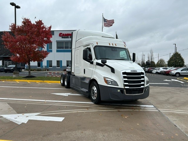 2020 Freightliner CASCADIA 116 - image 1 of 6