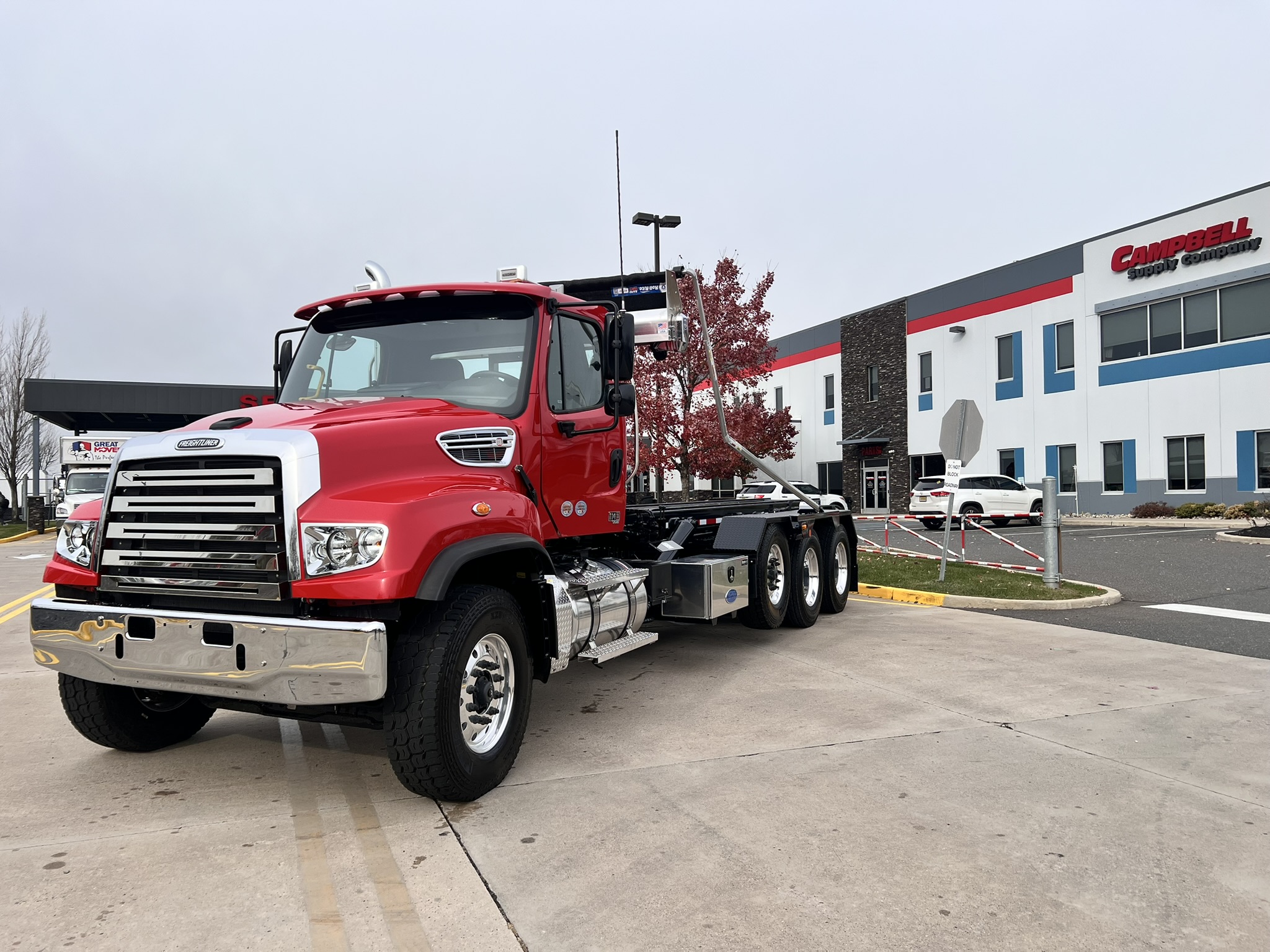 2025 FREIGHTLINER 114SD - image 1 of 6