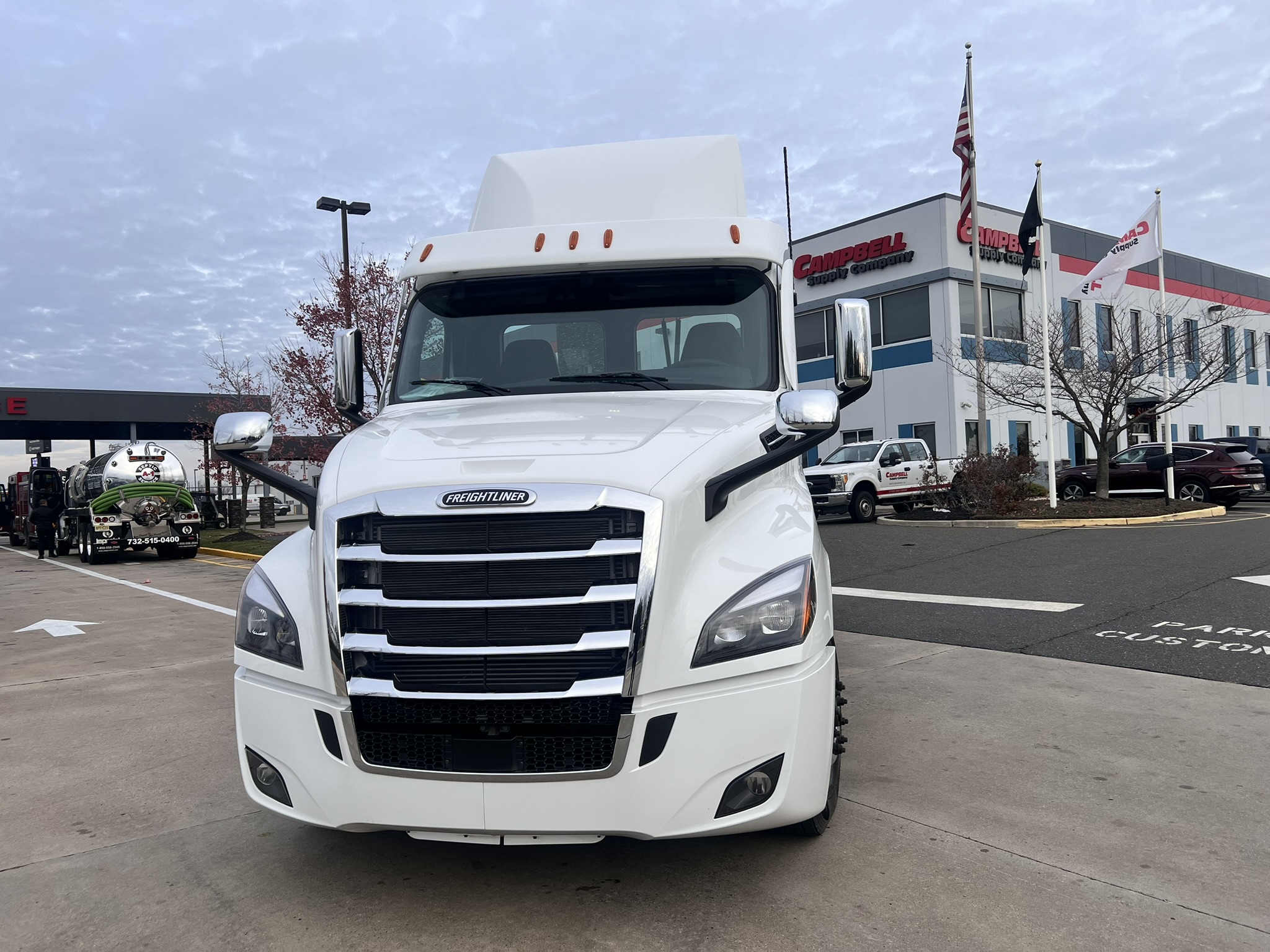 2025 FREIGHTLINER Cascadia PT126D - image 1 of 6