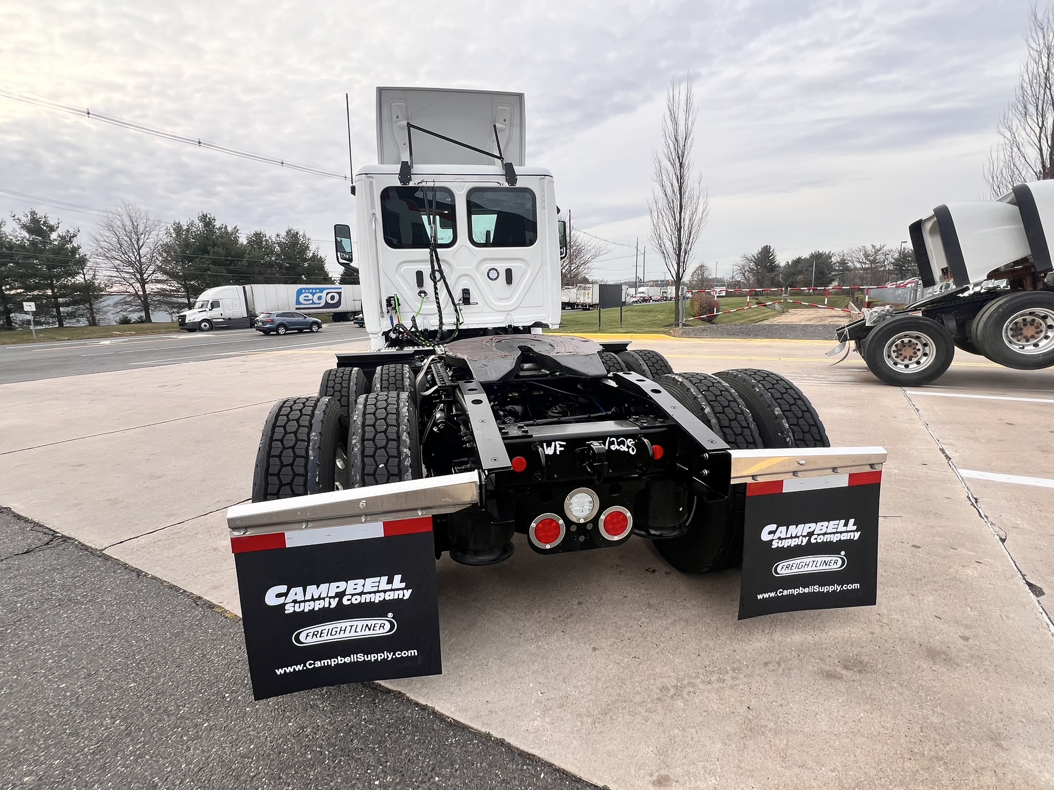 2025 FREIGHTLINER Cascadia PT126D - image 5 of 6