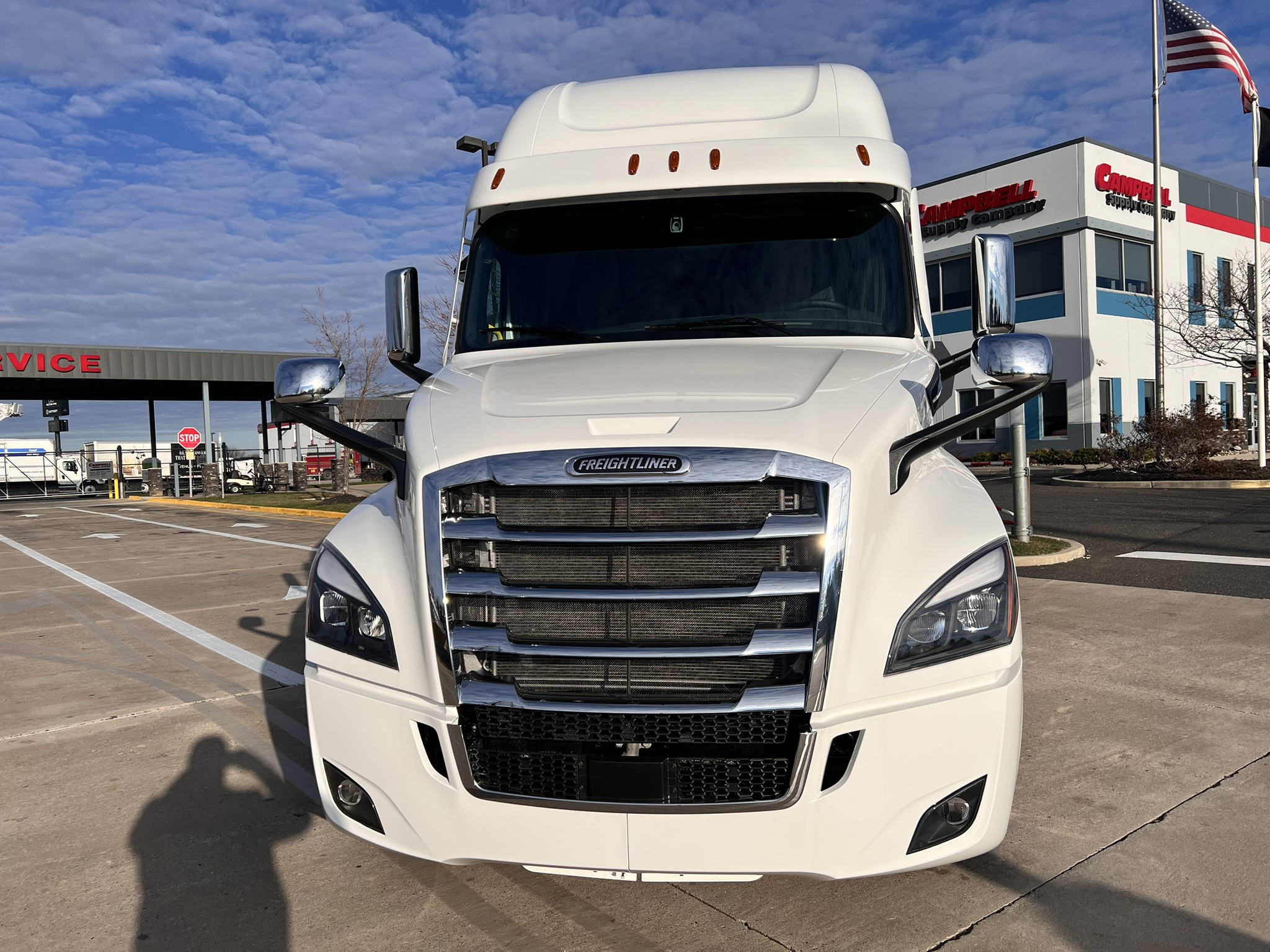 2025 Freightliner Cascadia PT126S - image 1 of 6