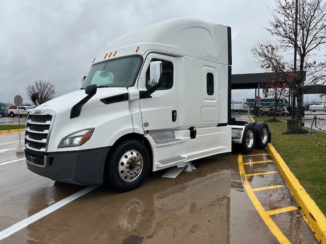 2020 FREIGHTLINER CASCADIA PE116S - image 3 of 6