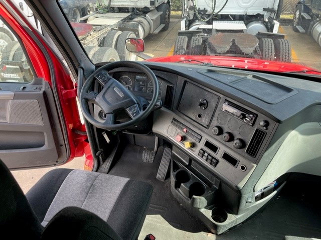 2019 Freightliner CASCADIA PT126 - image 5 of 6