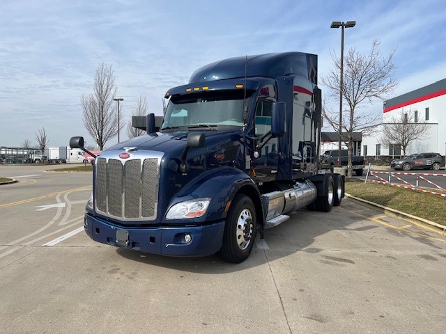 2019 PETERBILT 579 - image 2 of 6