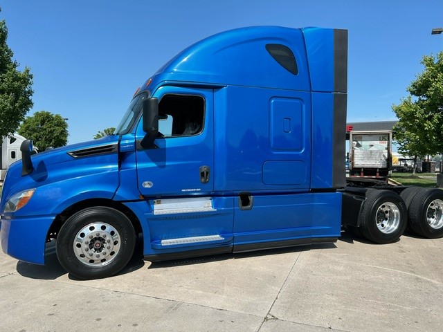 2019 Freightliner CASCADIA PT126S - image 5 of 6