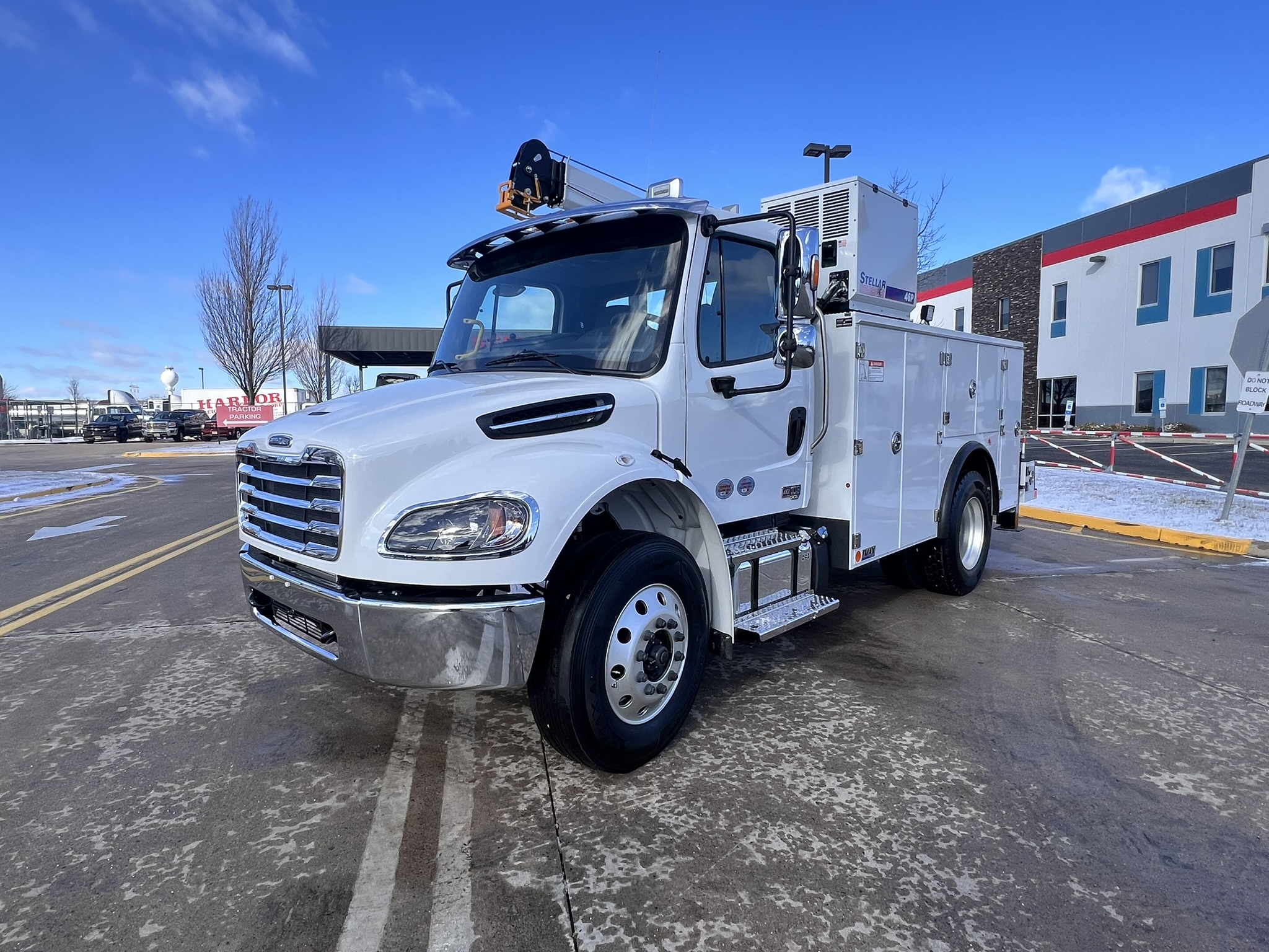 2025 FREIGHTLINER M2106 - image 2 of 6