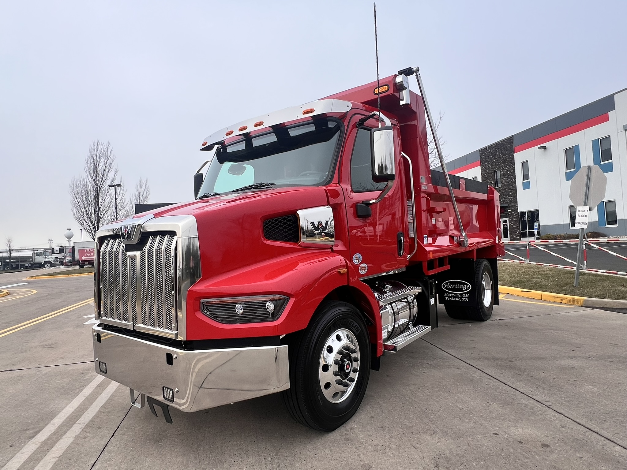 2025 Western Star Trucks 47X - image 2 of 6