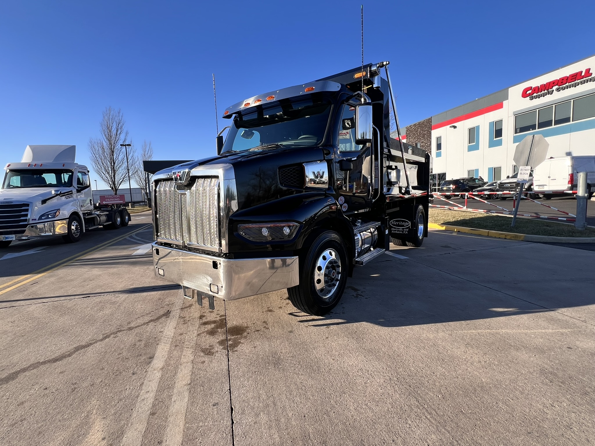 2025 Western Star Trucks 47X - image 2 of 6