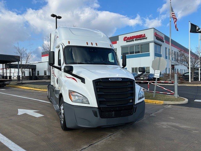 2021 FREIGHTLINER CASCADIA PT126S - image 1 of 6