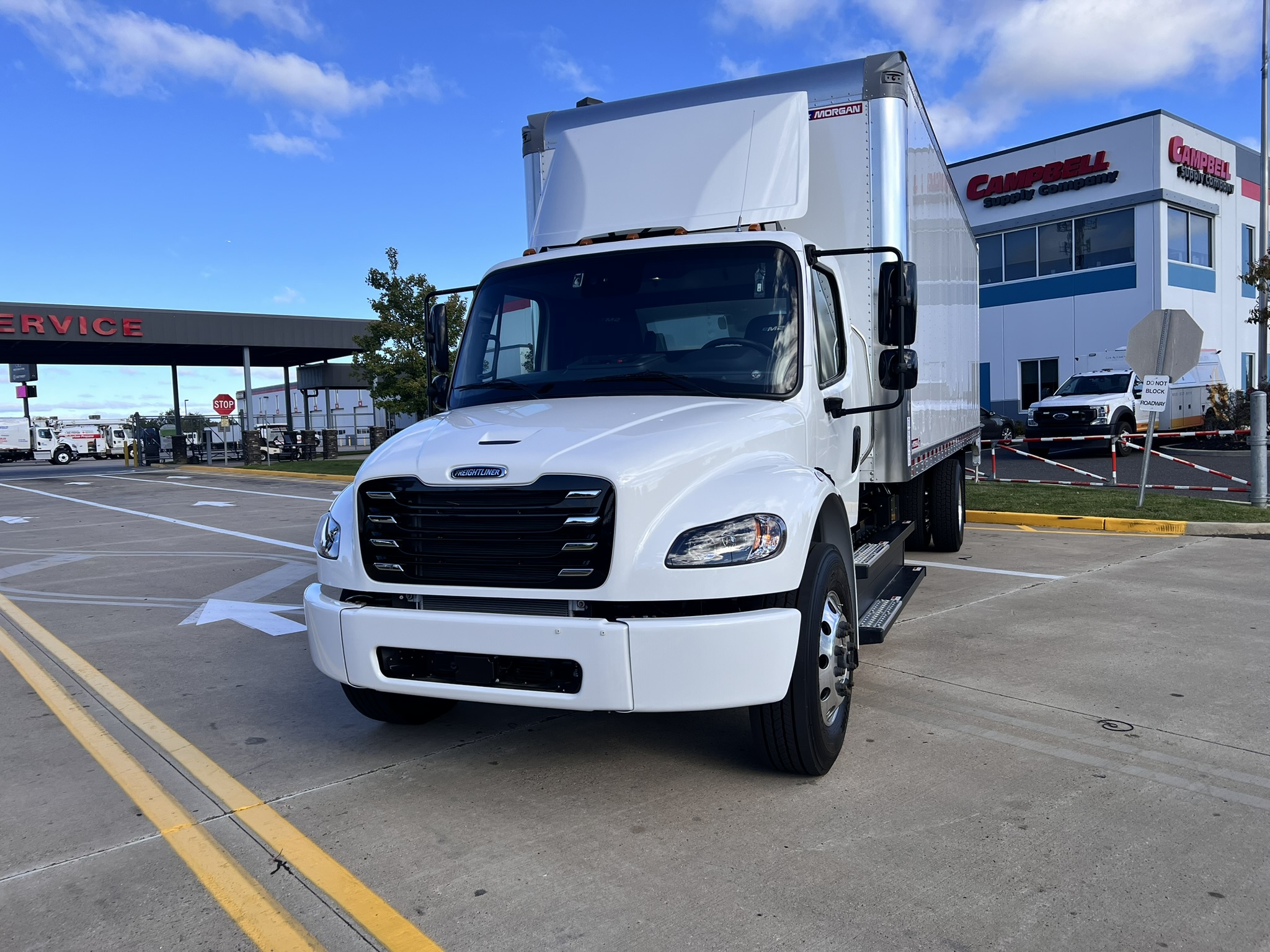 2024 FREIGHTLINER eM2-106 - image 1 of 6