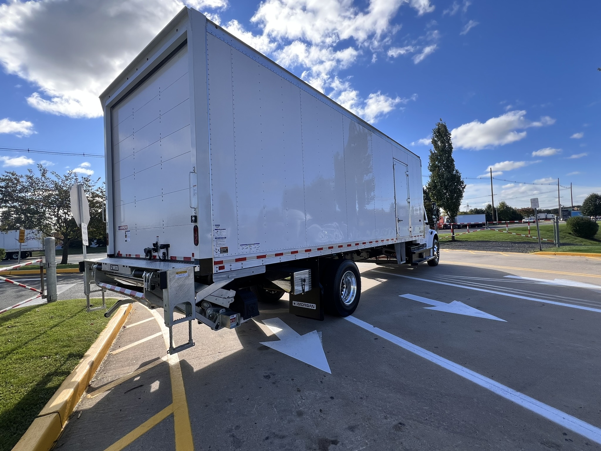 2024 FREIGHTLINER eM2-106 - image 6 of 6