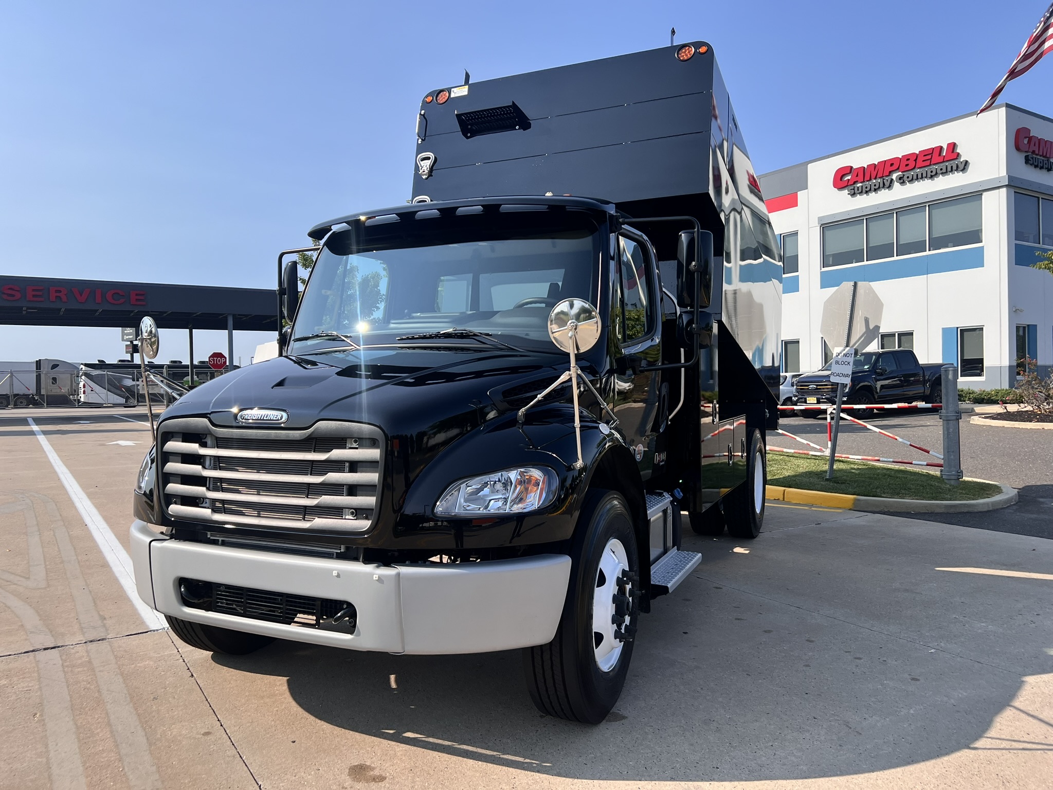 2025 FREIGHTLINER M2106 - image 1 of 6