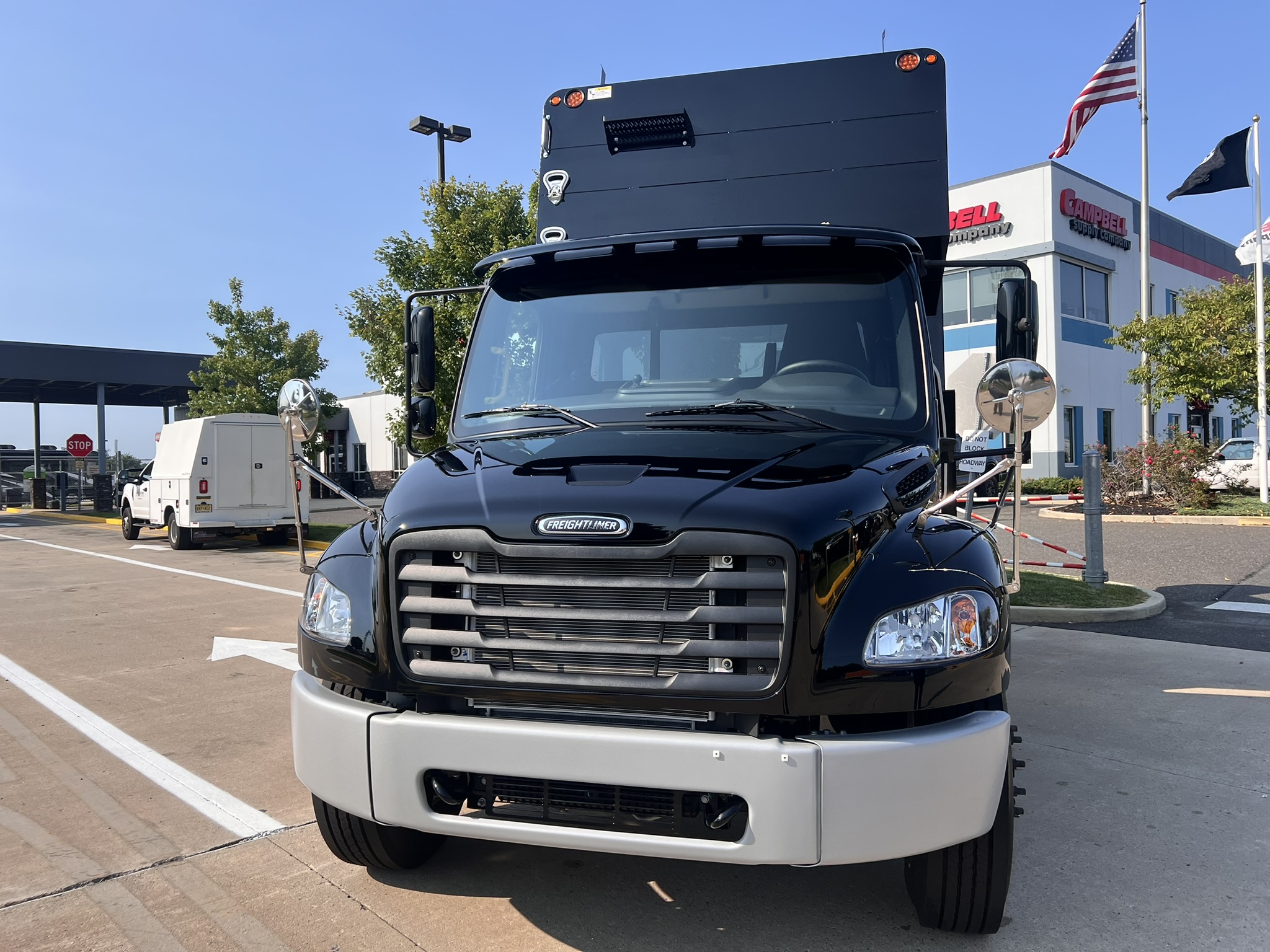 2025 FREIGHTLINER M2106 - image 2 of 6