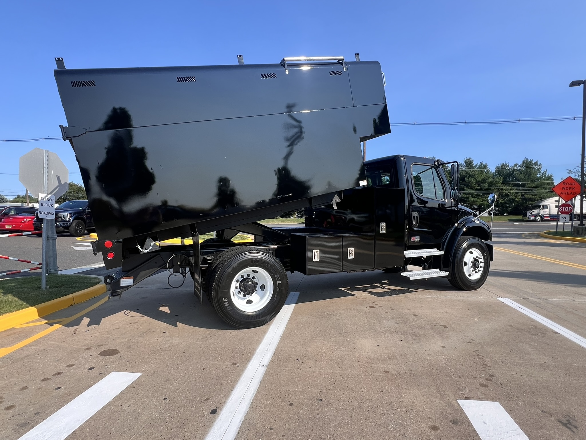 2025 FREIGHTLINER M2106 - image 6 of 6