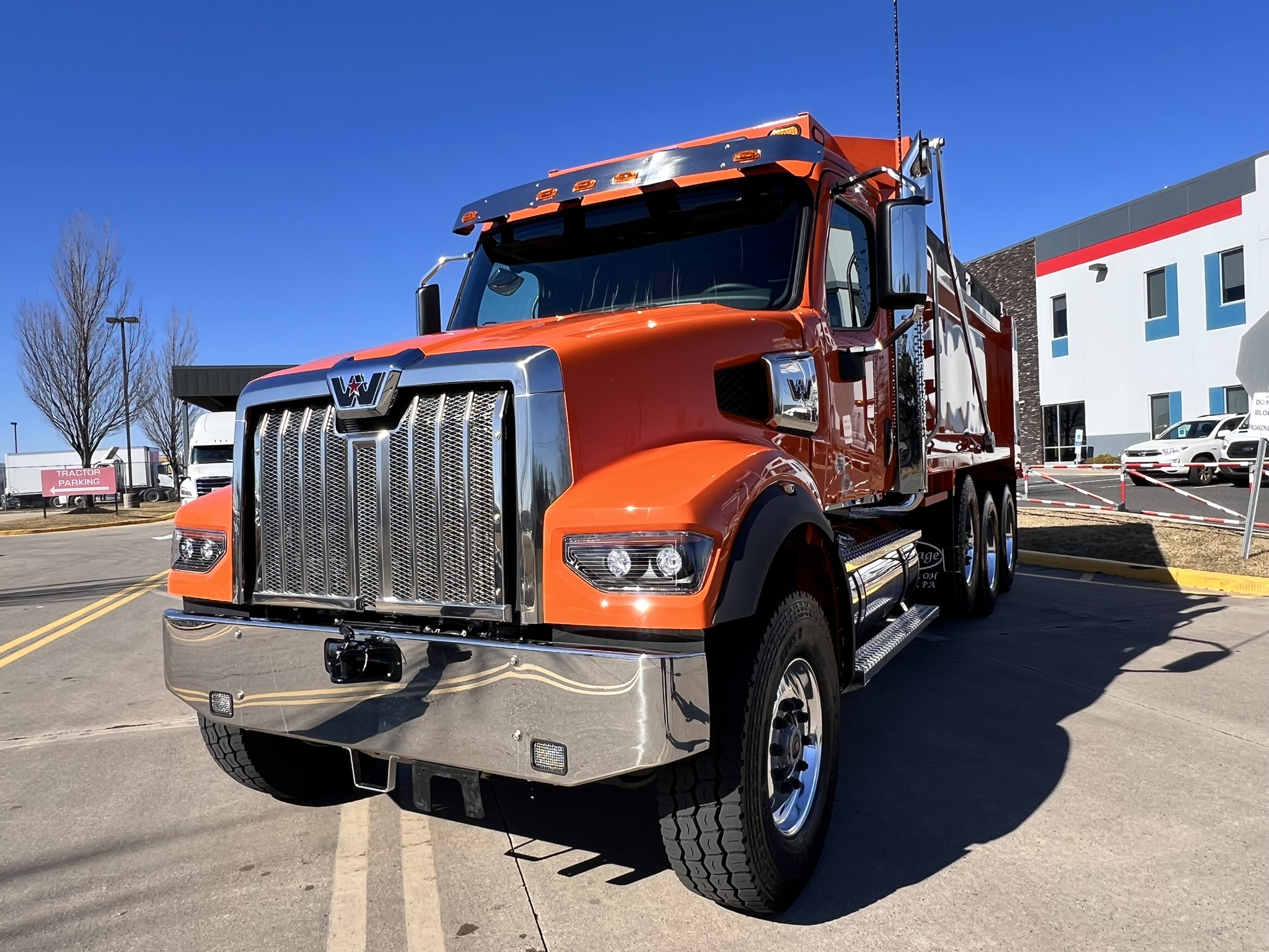 2025 Western Star Trucks 49X - image 2 of 6