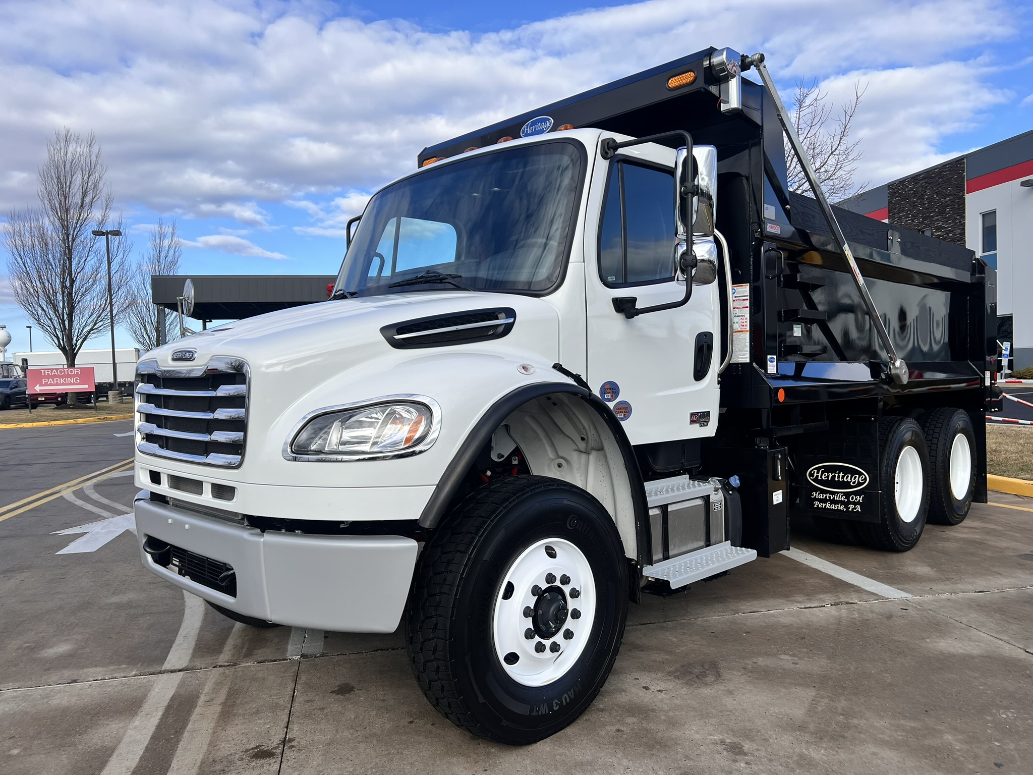 2025 FREIGHTLINER M2106 - image 2 of 6